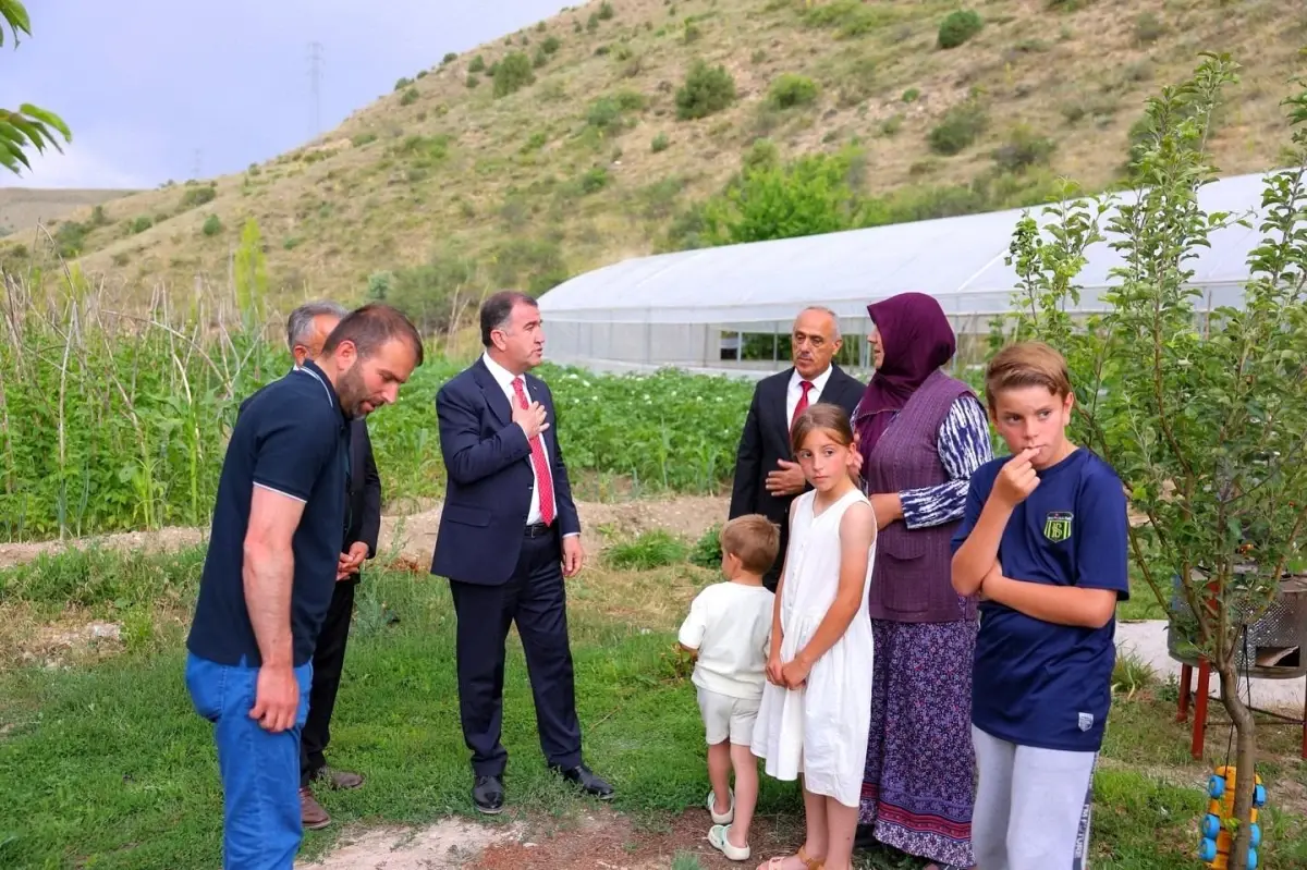 bayburtta-sehit-ve-gazi-aileleri-ziyaret-edildi-Ii6lMjsA.jpg