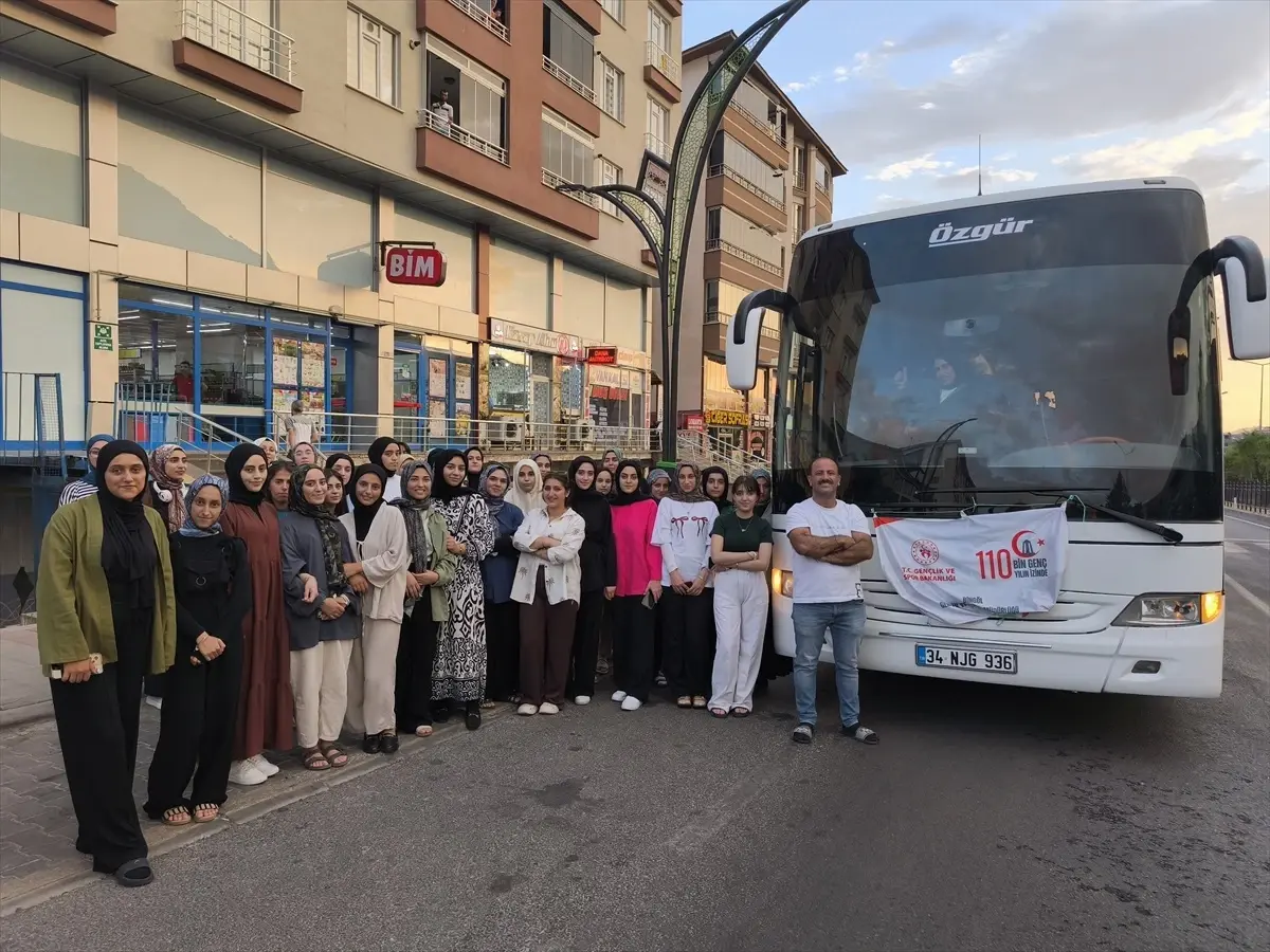 canakkale-icin-42-kiz-ogrenci-ugurlandi-fpgtFL97.jpg