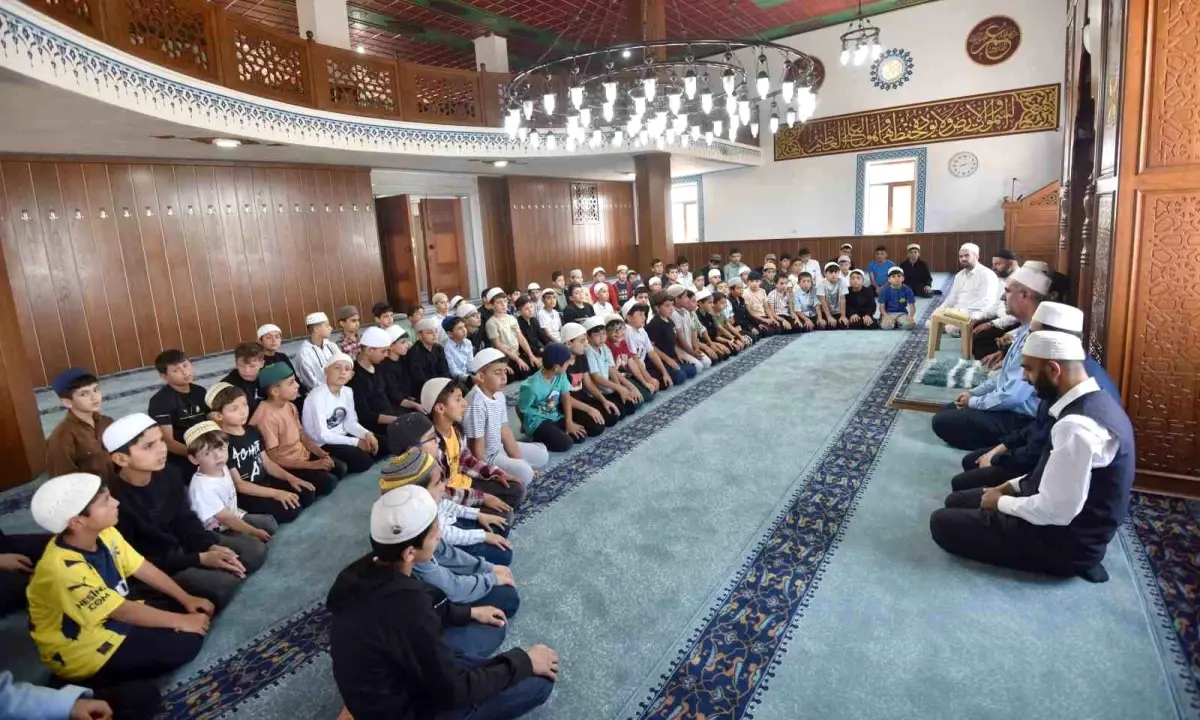 hafizligi-bitiren-ogrenci-kuran-i-kerimi-bir-gunde-hatmetti-FgMKwNIE.jpg