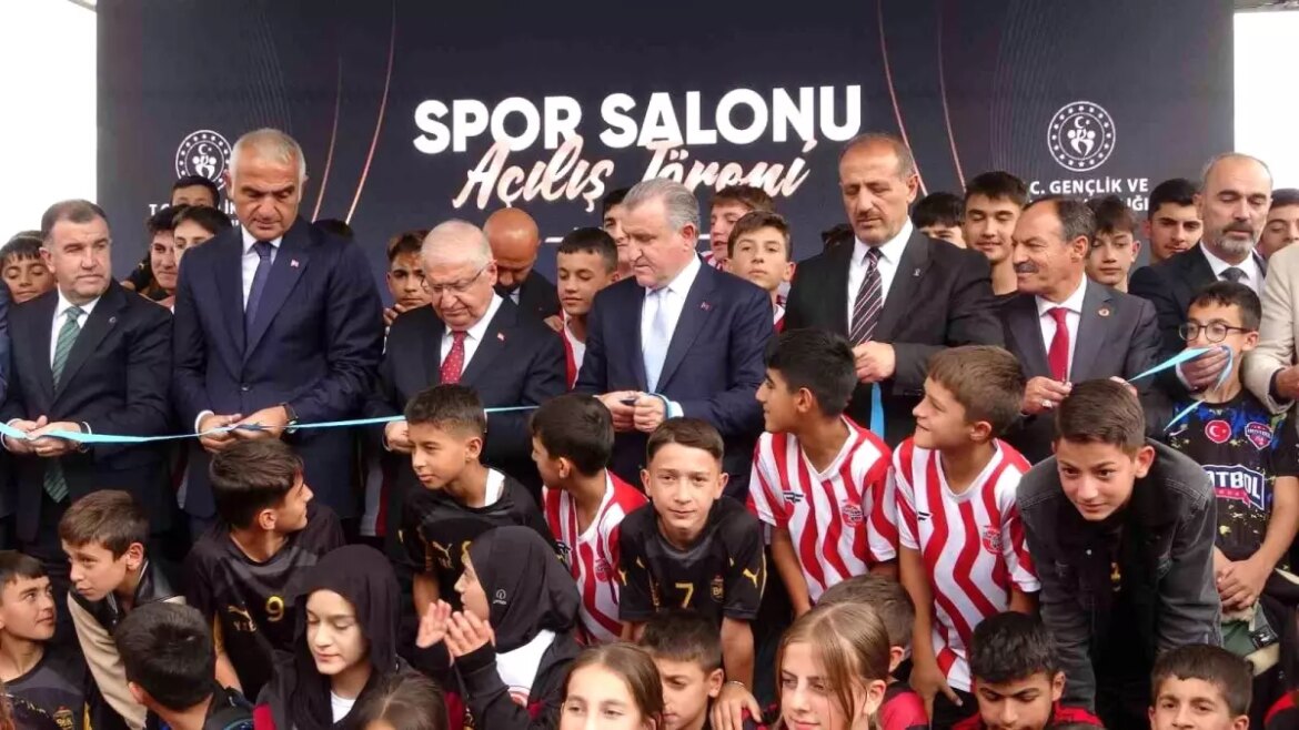 bakan-guler-hicbir-teror-orgutunun-bolgede-kok-salmasina-musaade-etmeyecegiz-yYAYCgeB.jpg