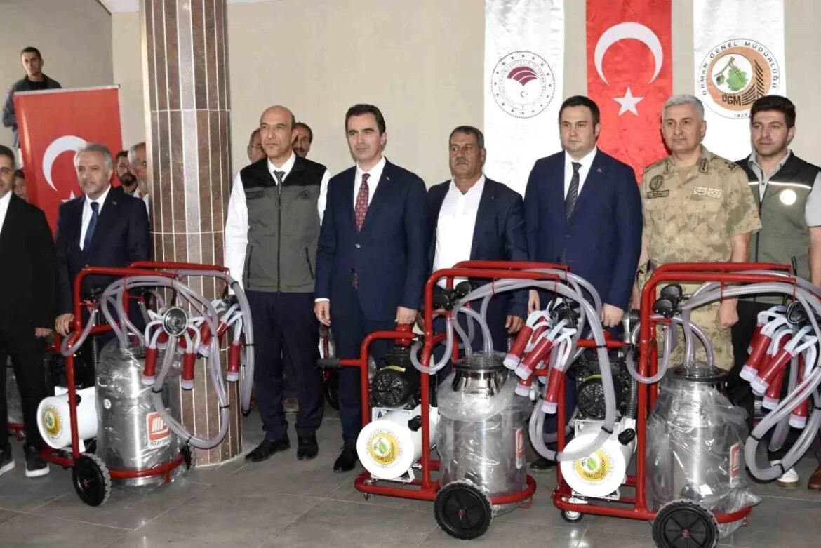 bitliste-bayan-ciftcilere-sut-sagim-makinesi-dayanagi-XPNvbSaV.jpg