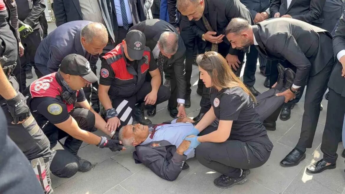 gaziler-gunu-merasiminde-gazi-mentes-rahatsizlandi-5rIDQb7v.jpg